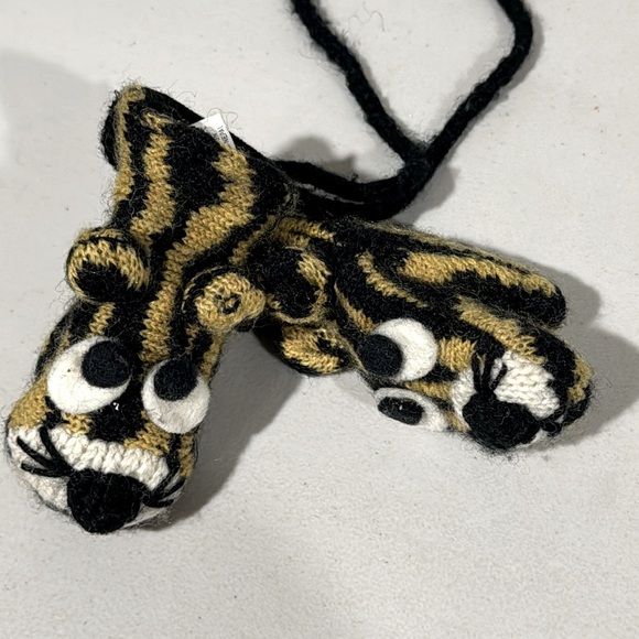 San Diego Hat Company Baby Fleece Lined Wool Tiger Mittens - Picture 2 of 7
